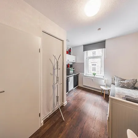 1 Lh 9-Zimmer-Apartment Hbf Apartment Halle (Saale)