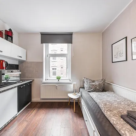 1 Lh 9-Zimmer-Apartment Hbf Apartment