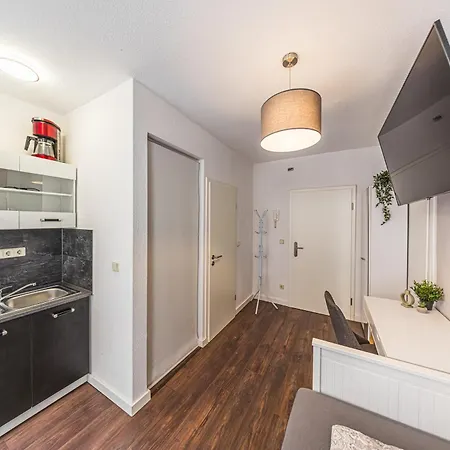 1 Lh 9-Zimmer-Apartment Hbf *