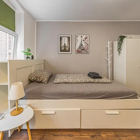 1 Lh 9-Zimmer-Apartment Hbf Apartment