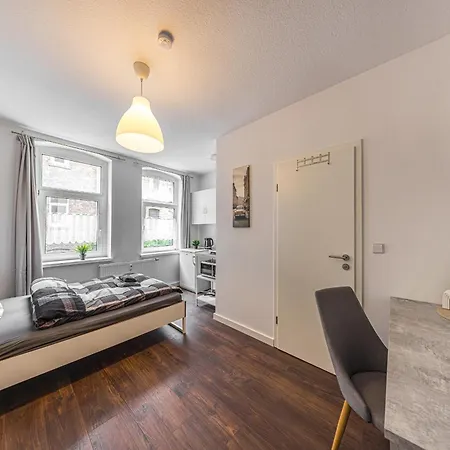 1 Lh 9-Zimmer-Apartment Hbf *